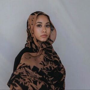 Good Condition | Sold Out! VELA Rare Shadow Blossom Woven Modal Scarf/Hijab